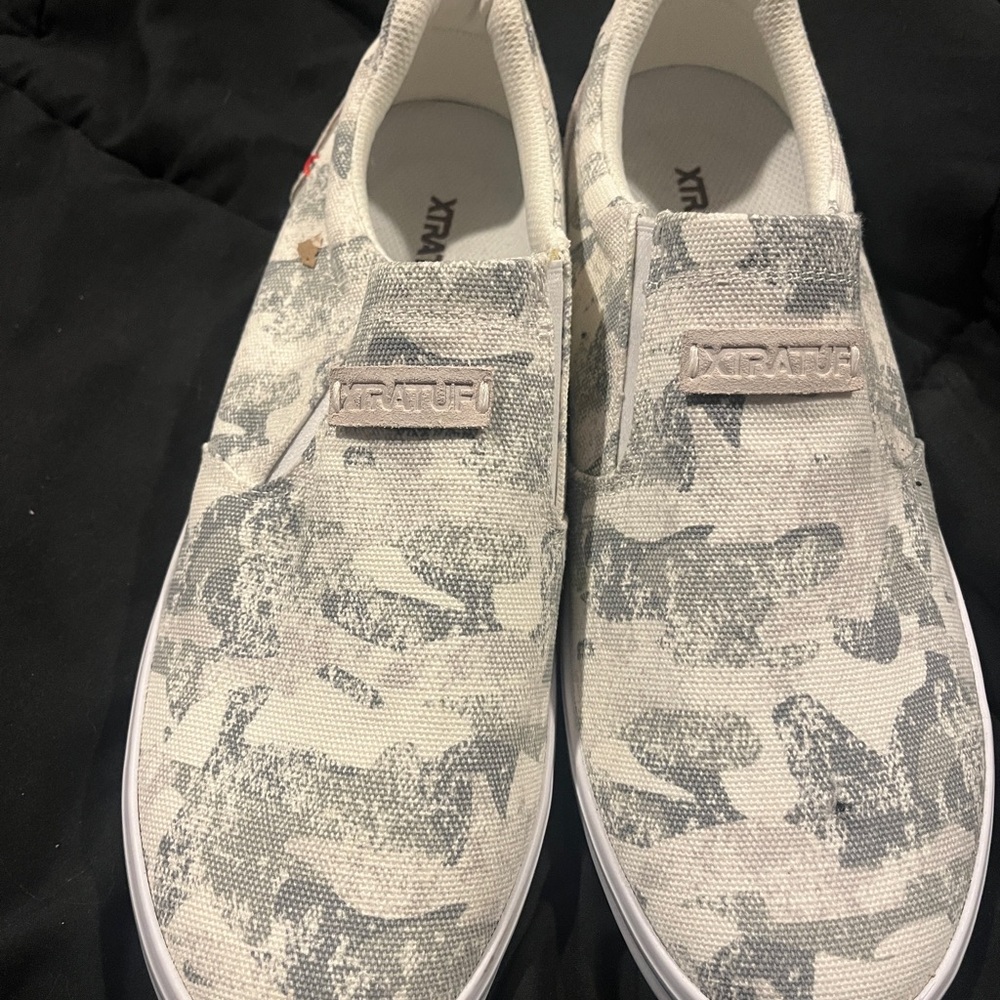 XTRATUF Women's Gray Camo Flats